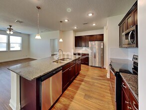 3298 Roundabout Dr in Middleburg, FL - Foto de edificio - Building Photo