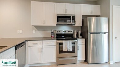 5040 Linbar Dr in Nashville, TN - Building Photo - Building Photo