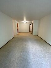 401 S Marietta St, Unit 8 in Verona, WI - Foto de edificio - Building Photo
