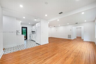 8050 SW 98th Terrace in Miami, FL - Building Photo - Building Photo
