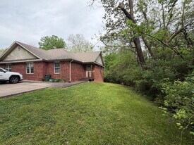 111 E Rock St in Fayetteville, AR - Building Photo