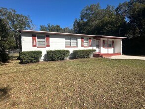 8243 Hewitt St in Jacksonville, FL - Building Photo - Building Photo