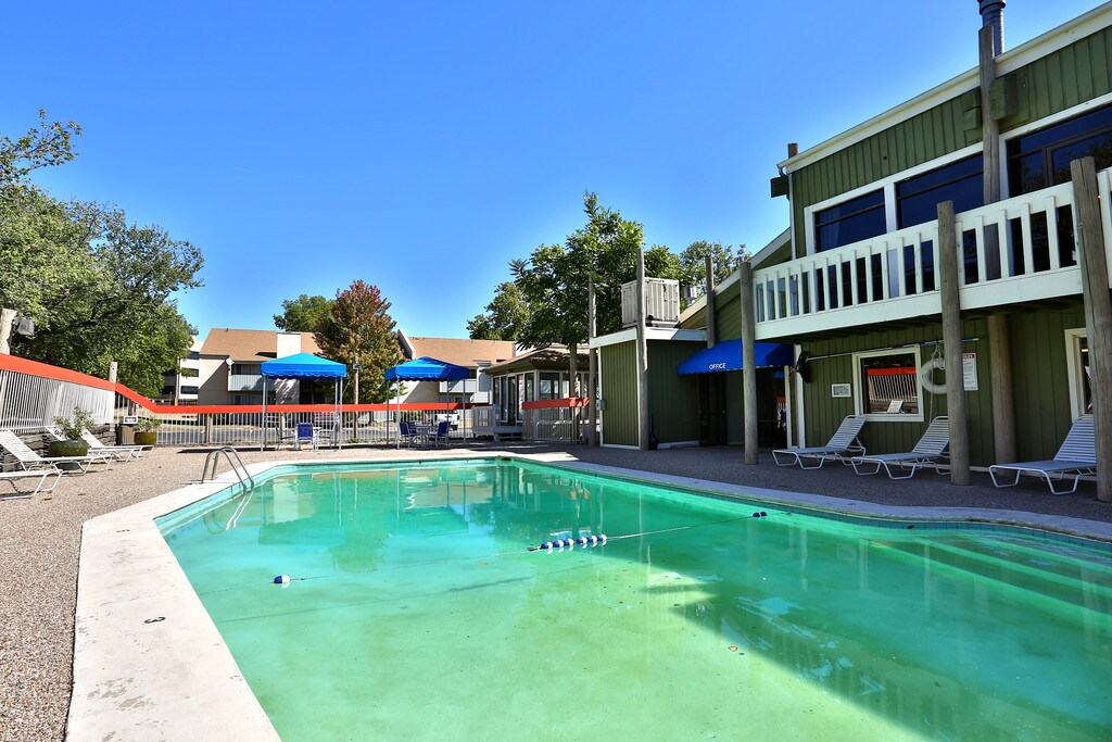 Water's Edge Wichita, KS Apartments