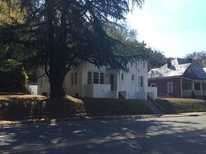 403 E Elm St in Rockmart, GA - Building Photo - Building Photo