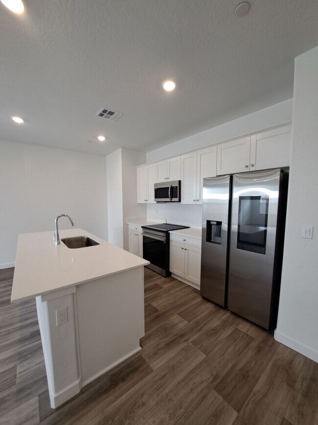 7395 W Donner Ave in Fresno, CA - Building Photo - Building Photo