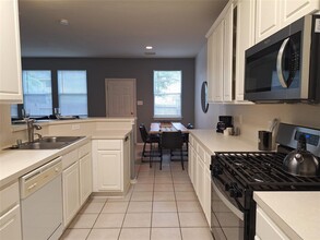 6 Scenic Brook Ct in Spring, TX - Building Photo - Building Photo
