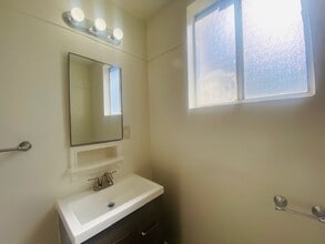 2486 Venice Blvd, Unit 04 in Los Angeles, CA - Building Photo - Building Photo