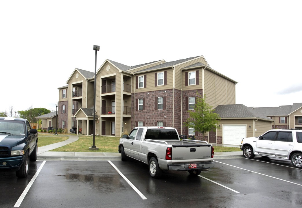 Rolling Meadows Apartments in Glenpool, OK - Building Photo