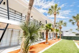 300 10th Ave N in Myrtle Beach, SC - Foto de edificio - Building Photo