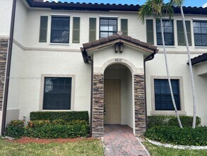 9212 W 33rd Way in Hialeah, FL - Building Photo - Building Photo