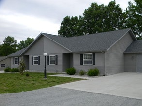 Mountain Valley Properties -Carbondale in Carbondale, IL - Building Photo - Building Photo