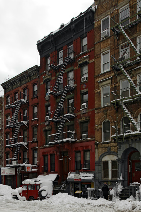 100 Saint Marks Pl in New York, NY - Foto de edificio