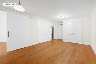 333 E 34th St in New York, NY - Foto de edificio - Building Photo