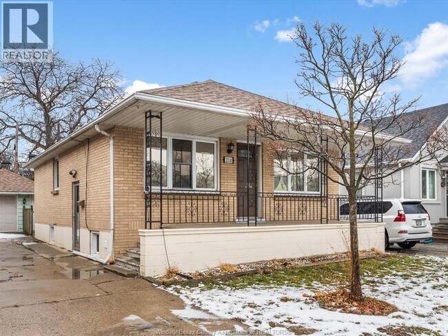 2318 Cadillac St in Windsor, ON - Building Photo - Building Photo