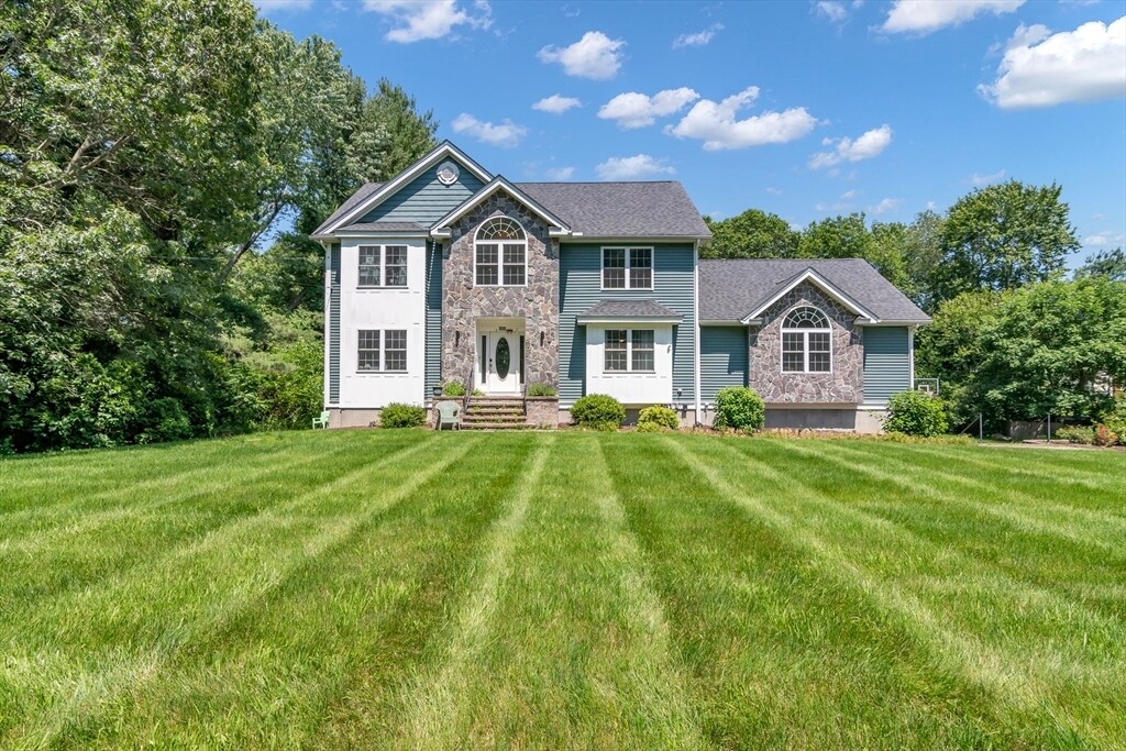 322 Nashua Rd in Billerica, MA - Building Photo