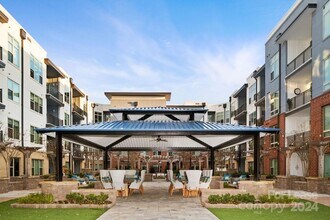 345 Sharon Twp Ln, Unit C3 in Charlotte, NC - Building Photo - Building Photo