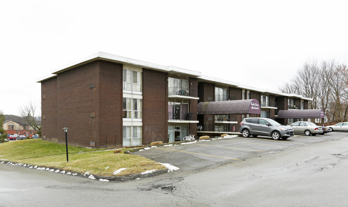 Castle Tower Apartments in Washington, PA - Building Photo