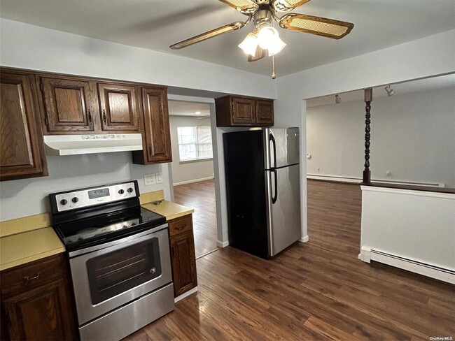 644 Old Country Rd-Unit -644 in Plainview, NY - Foto de edificio - Building Photo
