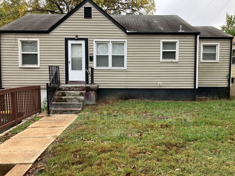 7504 Stanwood Dr in St. Louis, MO - Building Photo