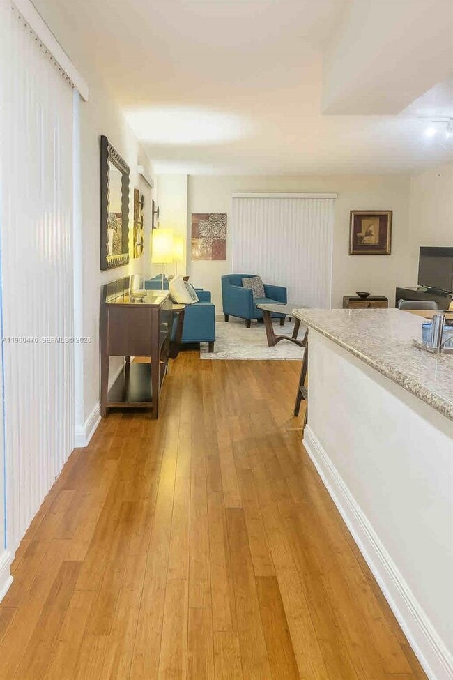 7275 SW 90th St in Miami, FL - Building Photo - Building Photo