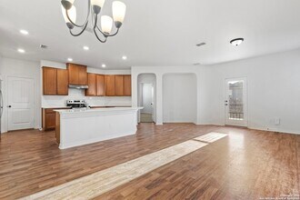 3515 Sand Castle Wy in Converse, TX - Building Photo - Building Photo
