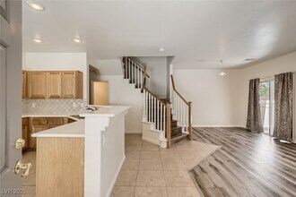 8729 Horizon Wind Ave in Las Vegas, NV - Building Photo - Building Photo