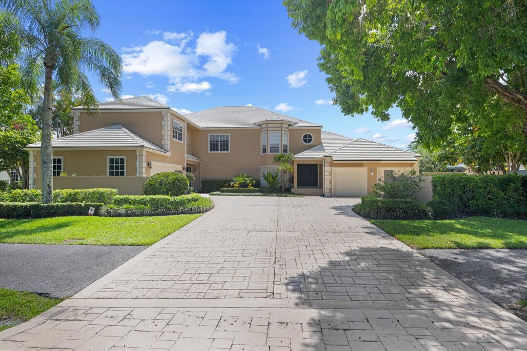 11875 Pebblewood Dr in Wellington, FL - Building Photo