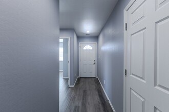 9060 E Lakeshore Dr in Prescott Valley, AZ - Foto de edificio - Building Photo