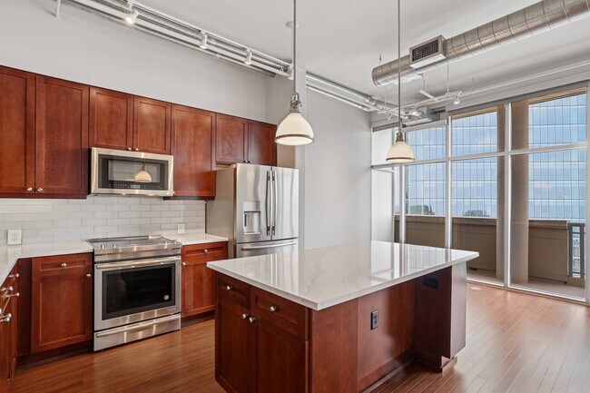 The Ashton in Dallas, TX - Building Photo - Building Photo