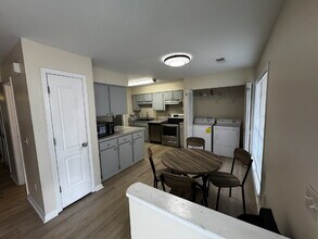912 Pineland Ave in Hinesville, GA - Building Photo - Building Photo