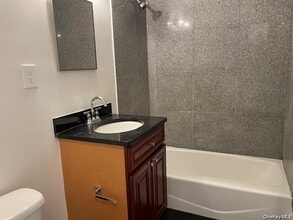 659 Chestnut St in Cedarhurst, NY - Building Photo - Building Photo