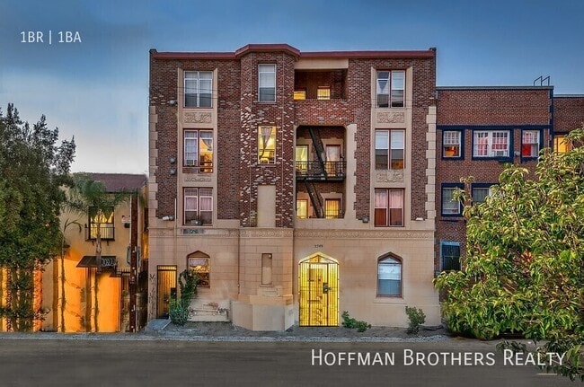 2743 San Marino St, Unit 104