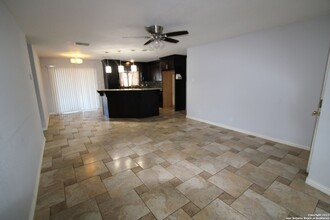 1026 Victoria Crossing, Unit 87-S003 in San Antonio, TX - Building Photo - Building Photo