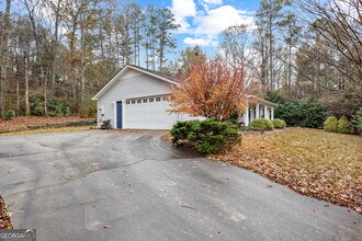 3957 Tommy Lee Cook Rd in Newnan, GA - Building Photo - Building Photo