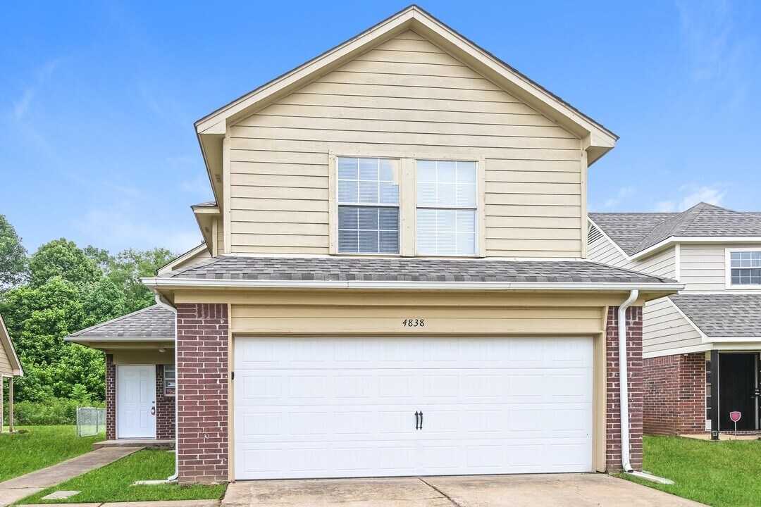 4838 Mistic Lake Dr in Memphis, TN - Building Photo