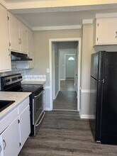 7108 W 67th St in Mission, KS - Foto de edificio - Building Photo