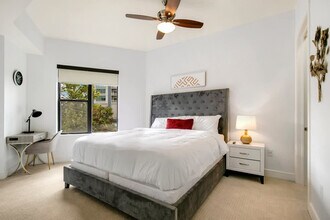 101 Bowen St in Dallas, TX - Building Photo - Building Photo