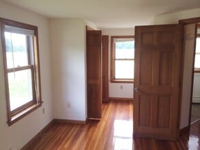 28 Stockbridge St in Hadley, MA - Building Photo - Building Photo