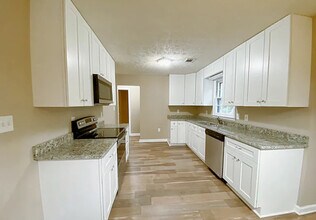 6341 Spout Springs Rd in Flowery Branch, GA - Building Photo - Building Photo