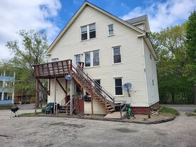 5 Falmouth St in Rumford, ME - Building Photo