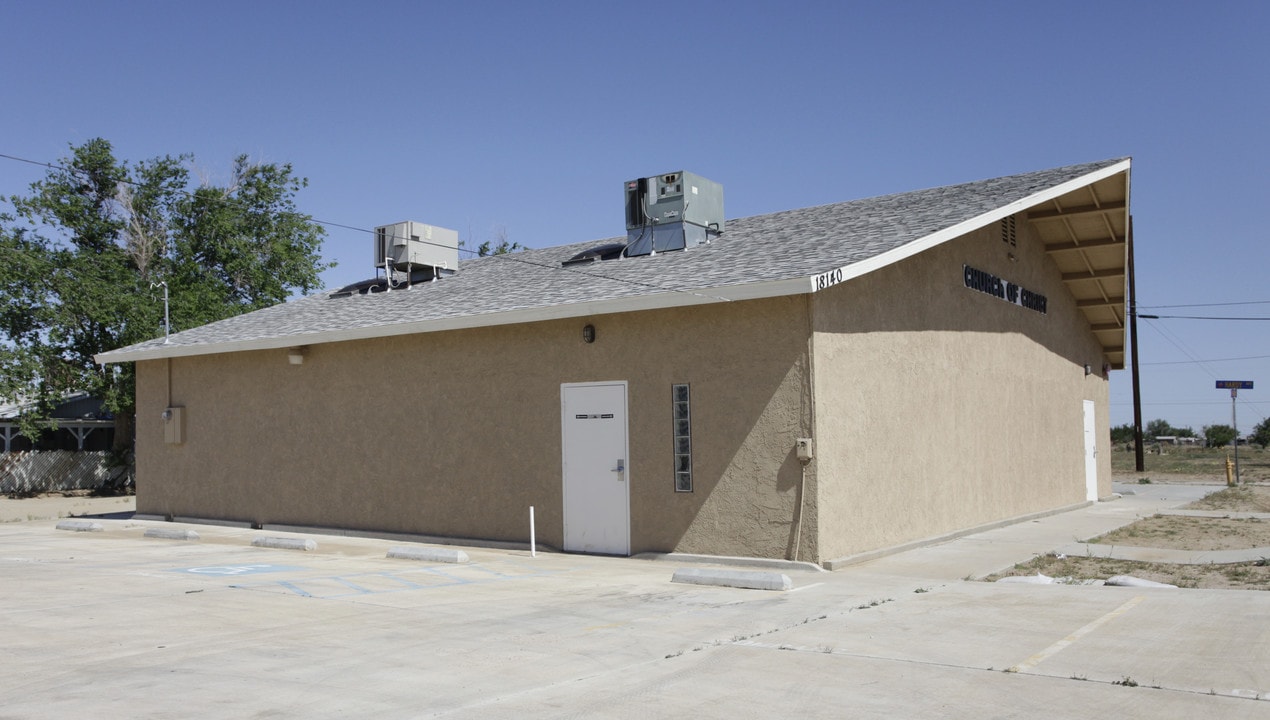 18142 Pearmain St in Adelanto, CA - Foto de edificio