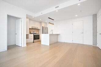 7070 Newman Boul in Montréal, QC - Building Photo - Building Photo