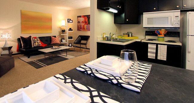 Kensington Woods Apartments in Omaha, NE - Building Photo - Building Photo