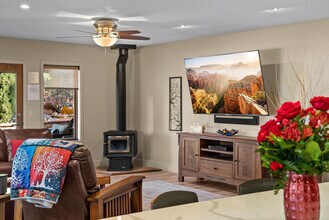 77 Wild Horse Mesa Dr in Sedona, AZ - Foto de edificio - Building Photo