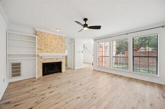 18240 Midway Rd in Dallas, TX - Foto de edificio - Building Photo