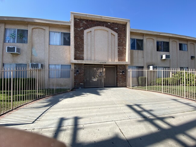 12755 Vanowen St in North Hollywood, CA - Building Photo - Building Photo