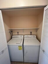 2605 NW 47th Terrace in Lauderdale Lakes, FL - Building Photo - Building Photo