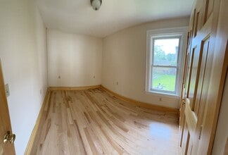31 Loomis St, Unit 2 in Burlington, VT - Foto de edificio - Building Photo