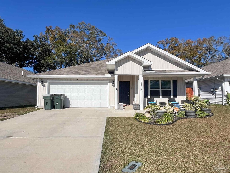 1027 Lovebird Ct in Pensacola, FL - Building Photo