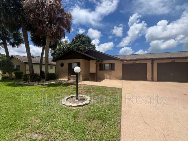 156 Parkview Cir W in Lake Placid, FL - Foto de edificio - Building Photo